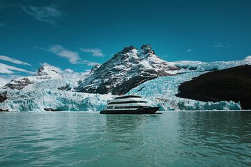 The Spirit Of The Glaciers: 1 Night Guided Cruise from Calafate
