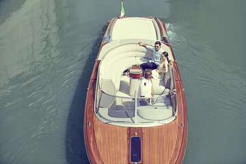 Riva Aquariva 33, an half day experience in Venice