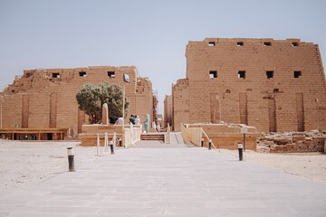 Full Day Secrets in Luxor East & West with guide , Car & lunch 