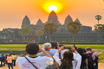 VIP Private Sunrise Angkor Day Tour (Sunrise, Angkor Wat, Bayon, Ta Prohm)