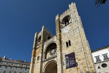 Discover Ancient Lisbon of Tuk Tuk with a local guide 