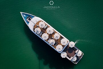 Hanoi: JadeSails- Luxury Day Cruise Discover Halong & Lan Ha Bay 