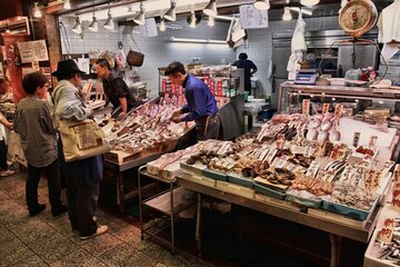 Kyoto Nishiki Market Tour and Dinner with an Expert Japanese Chef