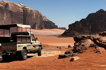 12 Hour Overnight Wadi Rum 4x4 Tour