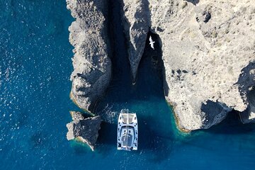  Full-Day Private Tour in Santorini by Luxury Catamaran