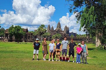 Ultimate Half Day Tour- Angkor Wat, Ta Promh and Bayon Temple 