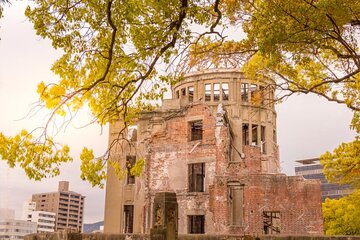 Hiroshima and Miyajima Private Tour with English Driver/Guide