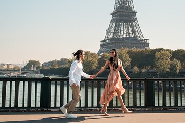 Paris : Professional Private Photoshoot with the Eiffel Tower