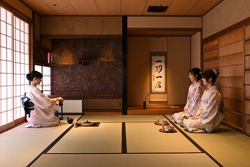 Kimono Tea Ceremony Experience at Kyoto Oritsuruya, Nishiki 