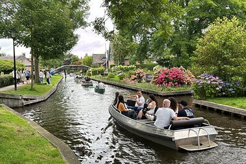 Private Tour from Amsterdam to Giethoorn with Boat Tour Included 