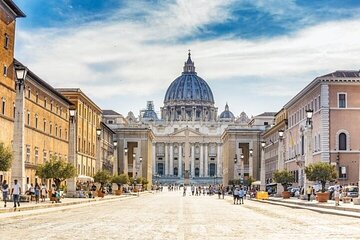 St. Peter Basilica Guided Tour with Italian Lunch