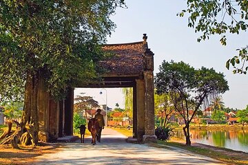 Duong Lam Ancient Village and Thay Pagoda Day Trip