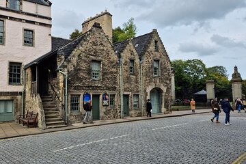 Edinburgh Full Royal Mile Tour from Palace to Palace