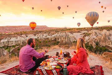 Cappadocia Sunrise Breakfast With Hot Air Balloons