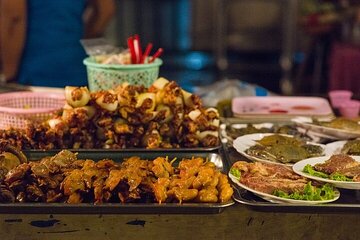 Phnom Penh Food Tour By Night With Hotel Pickup