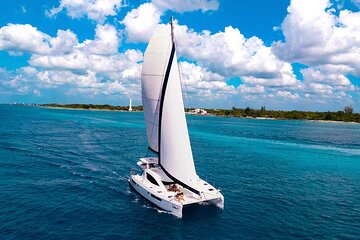 Cozumel Luxury Sailing & Snorkeling with Lunch and Open Bar Onboard