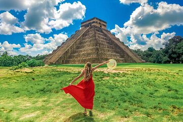 Chichen Itza Tour and Traditional Yucatecan Lunch from Cancun and Riviera Maya