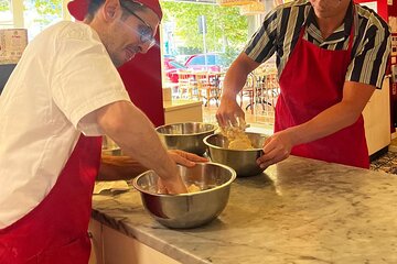 Premium Pizza Making Class at a Pizzeria in Como