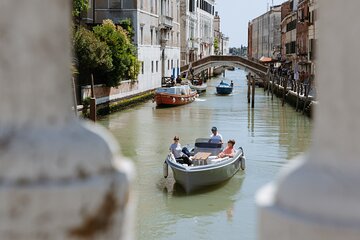 Venice Secret Canals on Electric Boat 