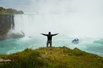  Historic Walking Private Tour at Niagara Falls