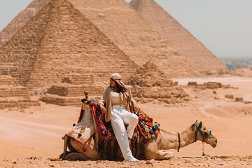 Private Day Tour Giza Pyramids, Sphinx, and Khan el-Khalili Market