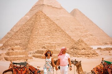 Private Tour of Giza Pyramids and Camel with Nile Dinner Cruise 