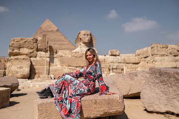 Female Guided Tour to The Pyramids of Giza and The Great Sphinx 