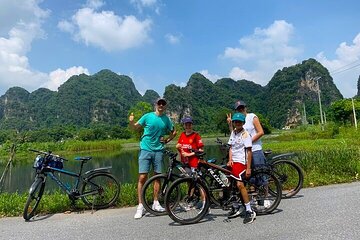 Luxury Private Tour From Hanoi: Local Family, Tam Coc & Hoa Lu