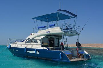 Private Boat to Dolphin House with Parasailing & Lunch - Hurghada