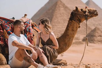 Pyramids Giza and Egyptian Museum in Private Guided Tour and Vehicle