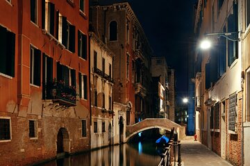 Venice at Sunset: Crimes, Legends and Mysteries