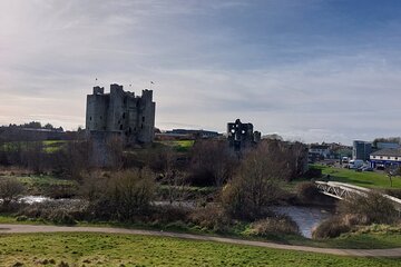  Sean's Bar, Clonmacnoise, Athlone & Trim Castle from Dublin 