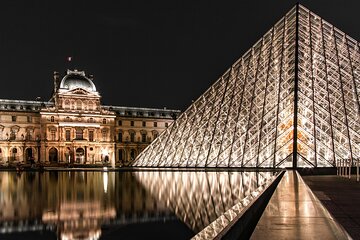 Dark History and Legends Tour in Paris Center