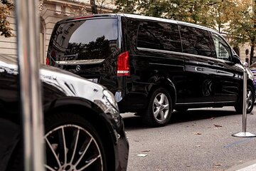 Private transfer from Lisbon to Porto with two Sightseeing stops