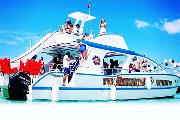 Private Cruise Party with Drinks and Snorkeling in Punta Cana