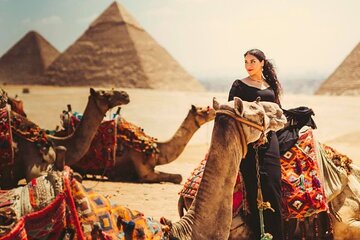 Private Tour Giza Pyramids and Egyptian Museum and Local Market 