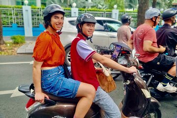 Private Ho Chi Minh City Street Food Tour by Scooter or Walking 