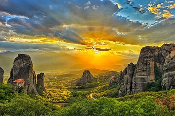 Unforgettable Delphi and Meteora PrivateTour All Inclusive