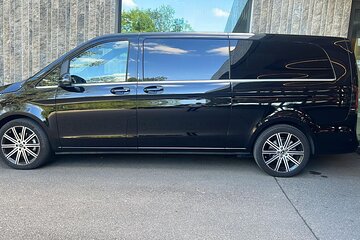 Private Transportation ZRH airport to Zurich city by Luxury Car