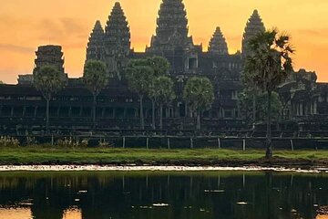 Siem Reap Temple Tuktuk Tour: Explore Angkor Wat and beyond.