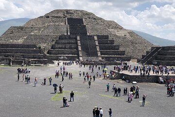 Teotihuacan Piramids and Shrine of Guadalupe without Lunch from Mexico City