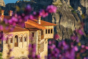 Private Luxury Tour: Meteora Monasteries & Thermopylae Battle