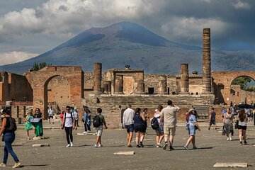 Pompeii Day Trip to Ancient Ruins with Neapolitan Delights