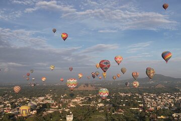 Teotihuacan Balloon Experience with Transportation and Breakfast