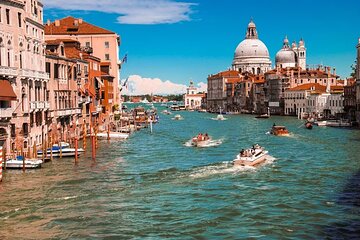 Morning Venice Walking Tour with Gondola Ride 