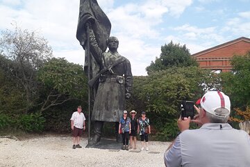 Minivan to Communist Statues and Memento Park with Live Guide