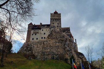 Dracula's Castle with Peles Castle and Brasov Day Trip