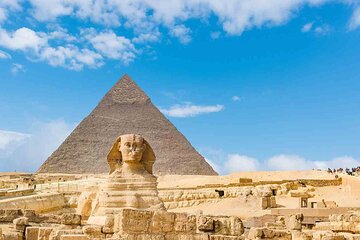 Giza Pyramids and Egyptian Museum with Lunch by Bus from Hurghada