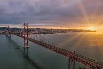 Lisbon Private 6h Customizable Tour with Transportation