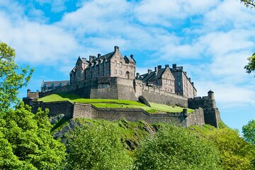 Edinburgh Rail Trip from London with Castle entry and Hop-on Hop-off bus